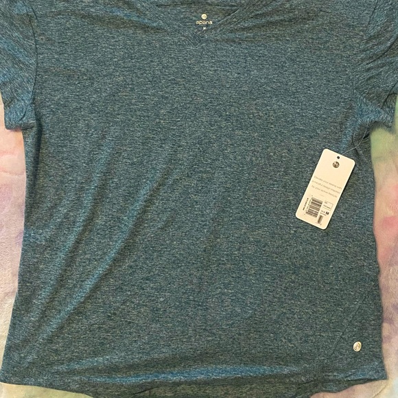 💚APANA💚Green Short sleeved V-neck workout/ Yoga Tee in Medium. New with tags. - Picture 3 of 12